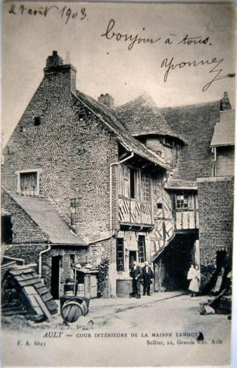 Aa13 - Le Victor Hugo - Sejour D'Exception Dans Un Appartement Historique Ault Exterior foto